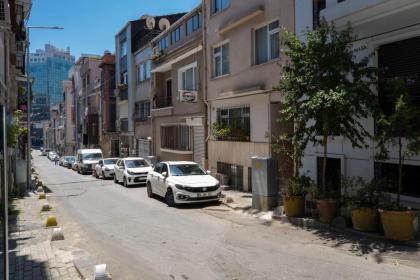 Hatem's House in Taksim - image 29