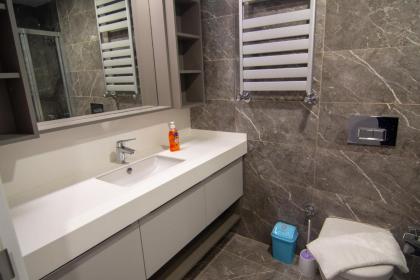 Cozy 2-bedroom Apartment In Istanbul! - image 28