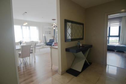 Charming 3bdr Apartment For A Memorable Stay - image 21