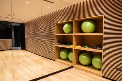 Bright And Modern Apt With Stunning City View - image 22