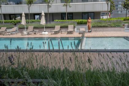 Vibrant 1-bdr Apt Wpoolgym Near Airport Metro - image 27