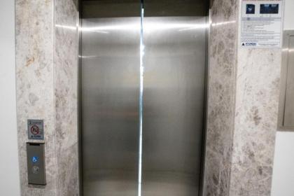 Vibrant 1-bdr Apt Wpoolgym Near Airport Metro - image 28