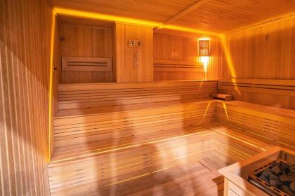 Prime Getaway Luxurious 2br Apt Perfect Stay - image 26