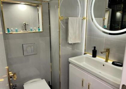 sutluce's luxury suite with a golden horn view - image 21