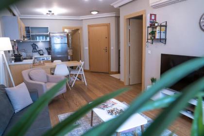 Stylish & Spacious 1-bedroom Near Osmanbey Metro - image 28