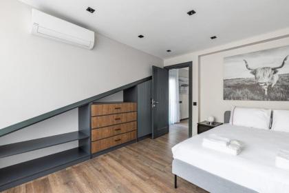 Beautiful Penthouse 3bd2bath Duplex Views! #340 - image 27