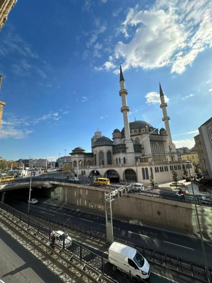 The Square 30 - image 22