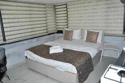 The Queen's Istanbul - image 21