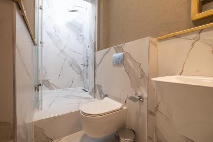 Mayer TomTom Park Suites - image 22