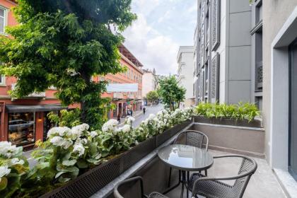 Mayer TomTom Park Suites - image 25